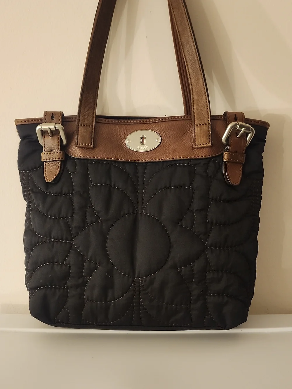 Fossil Key-Per Shoulder Bag/Tote w/Free Pouchee Organizer